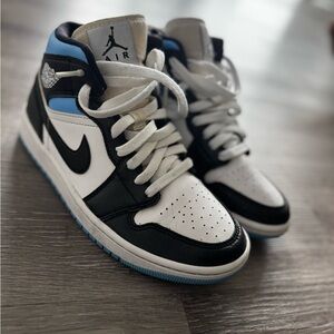 Nike Kids Sneakers - Black, White, and Blue